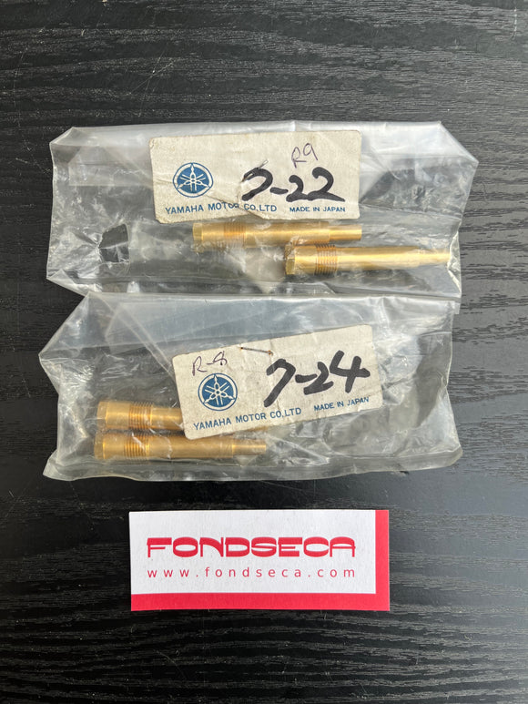 Yamaha TZ250 Nozzle 633 R-9 Pair.